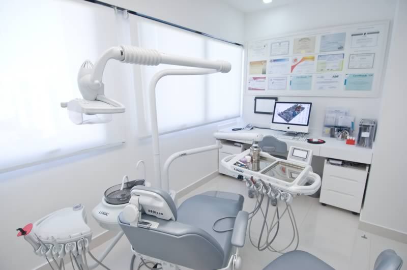 <strong></strong> <br /> 3 salas de atendimento com os equipamentos de ponta da odontologia mundial, LCD de 22 Polegadas ligada ao sistema de som ambiente da sala com acesso aos canais da NET, shows em DVD e demonstração dos nossos casos clínicos.